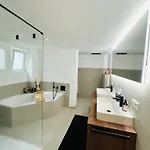 Luxuriöse&stilvolle Mit Spa-bad, Home-office&fitnessbereich *