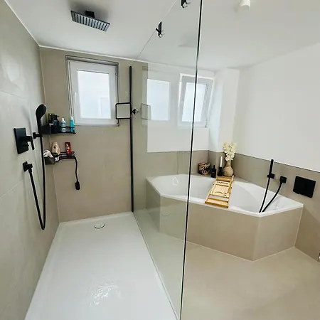 Luxurioese & Stilvolle Mit Spa-bad, Home-office & Fitnessbereich Apartamento Jockgrim