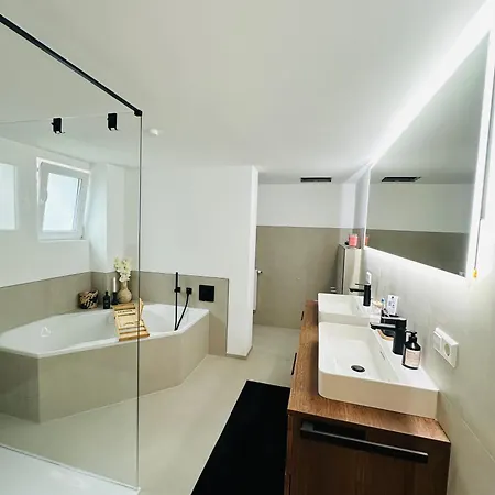 Luxurioese & Stilvolle Mit Spa-bad, Home-office & Fitnessbereich *