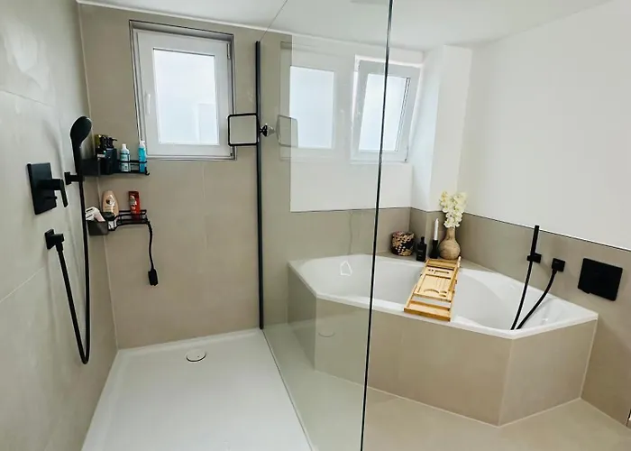 Luxurioese & Stilvolle Mit Spa-bad, Home-office & Fitnessbereich Apartment Jockgrim