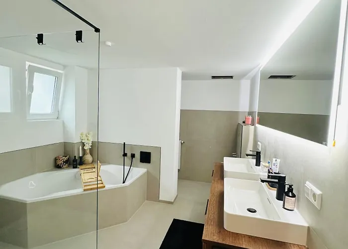 Luxurioese & Stilvolle Mit Spa-bad, Home-office & Fitnessbereich *